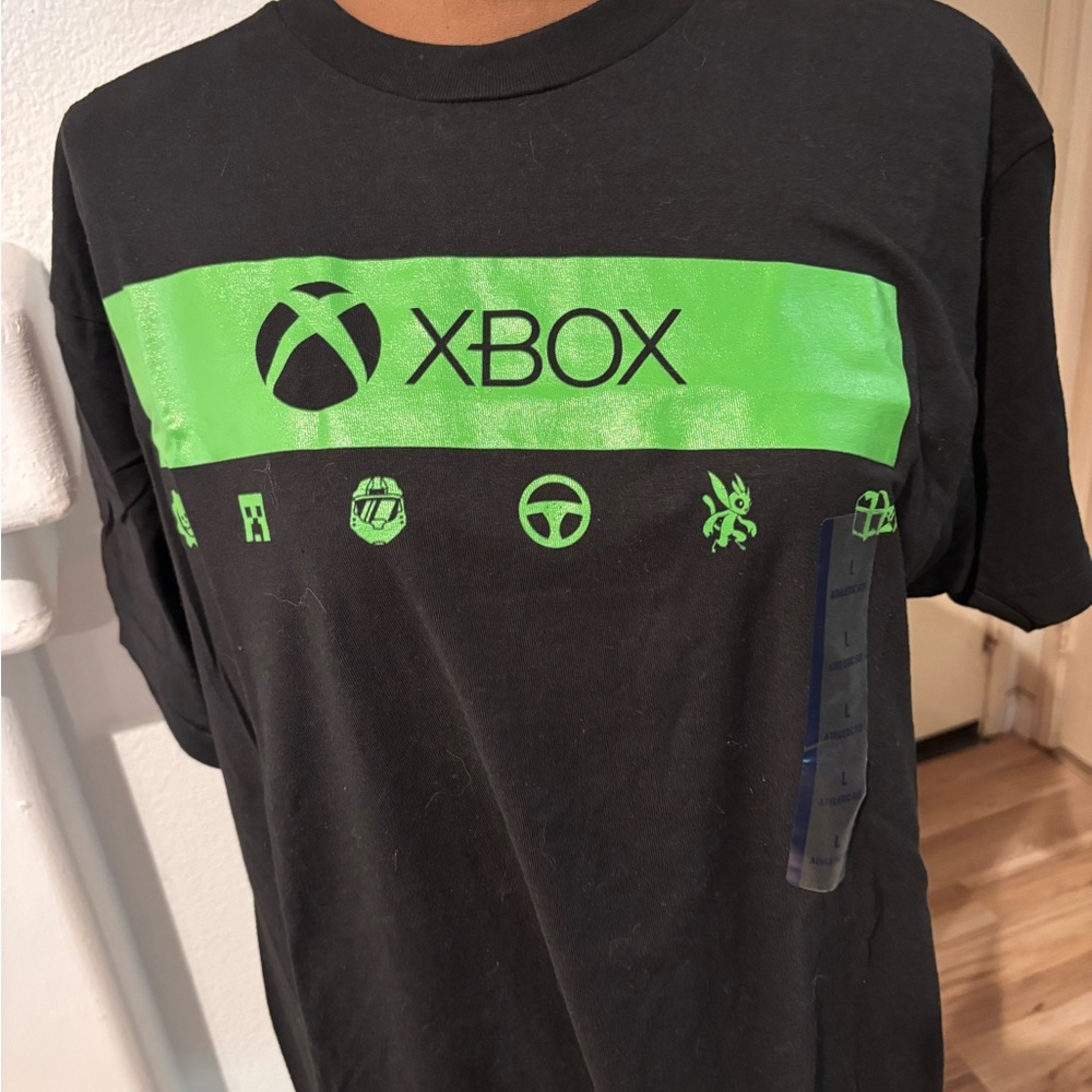 Xbox Black and Green Short Sleeve Tee NWT large.